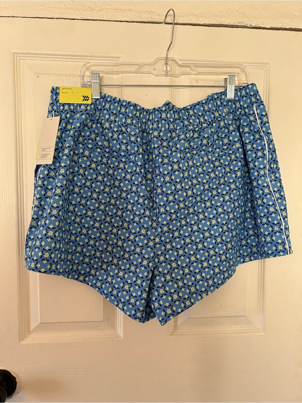 Women's Woven High-Rise Pleated Golf Shorts - All in Motion Blue Floral Print XL - Picture 3 of 7